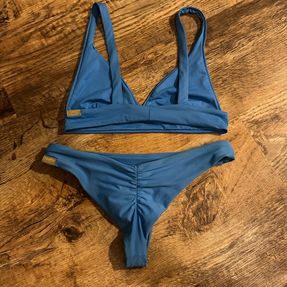 Elegant Blue Bikini Set - Picture 2 of 2